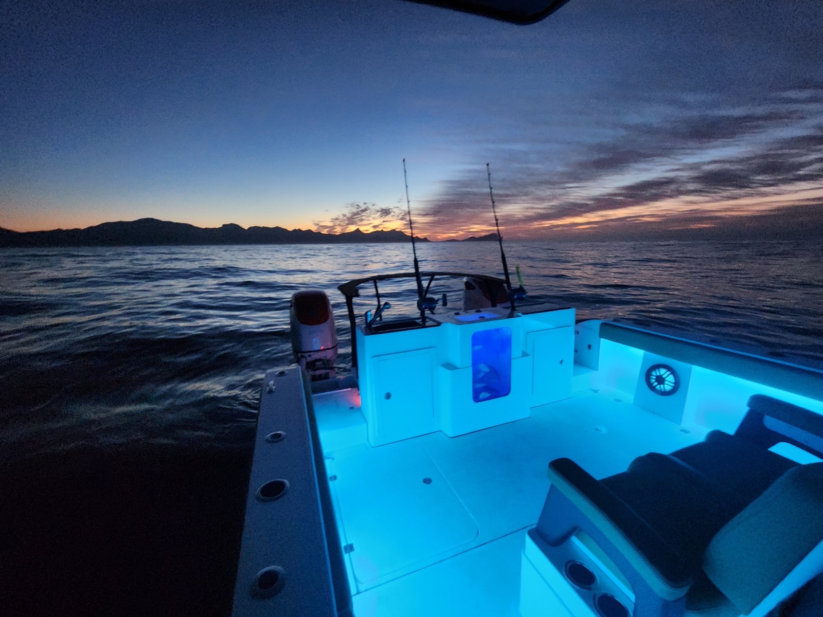 Invicta 30 OC Calm water